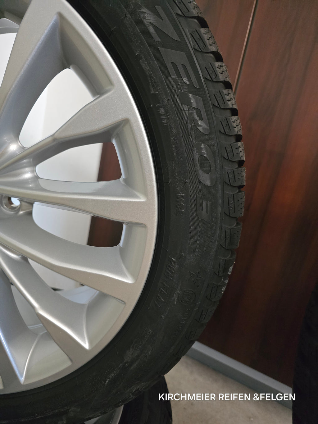 BMW 5er G30 G31 Winterkompletträder 18 Zoll 245-45 R18 Original Neu